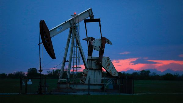 Нефть обвалилась ниже ключевой отметки до $64.9 за баррель