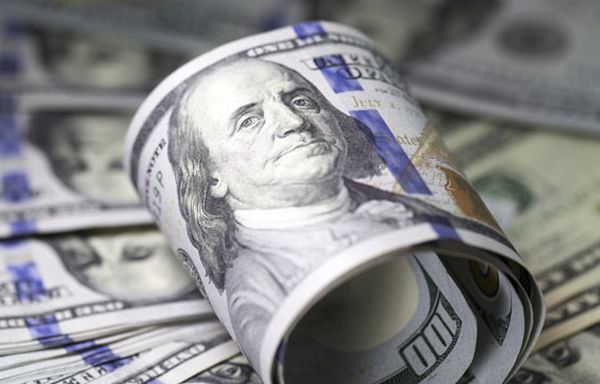 Курс доллара растет перед заседанием ФРС США Курс доллара растет перед заседанием ФРС США