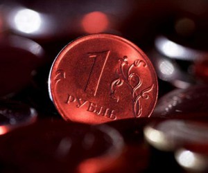 Курс рубля уверенно держит оборону против доллара и евро