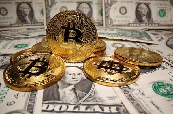 Курс биткоина под давлением внешних факторов Курс биткоина под давлением внешних факторов
