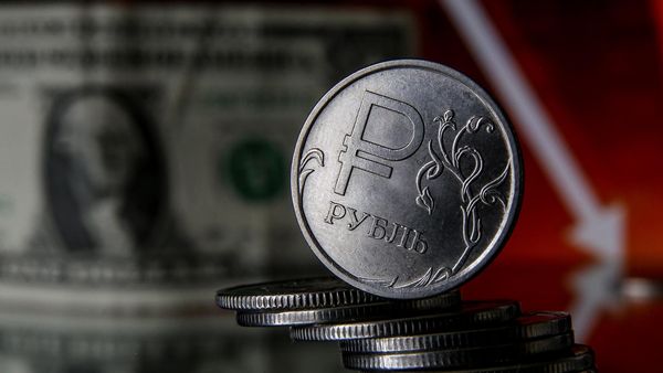 Рубль продолжает отвоевывать позиции у доллара Рубль продолжает отвоевывать позиции у доллара