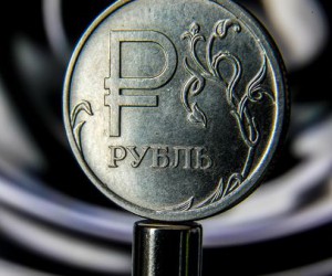 Рубль испугался санкций а доллар замер в ожидании Рубль испугался санкций а доллар замер в ожидании