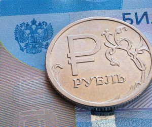 Рубль сдает позиции против основных валют Рубль сдает позиции против основных валют