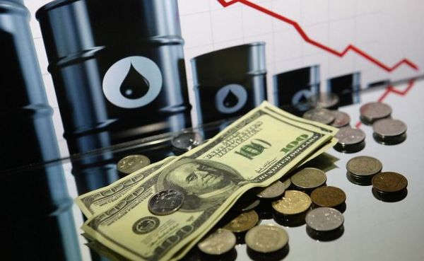 Почему растет доллар, что поддерживает нефть, и продолжится ли падение рубля
