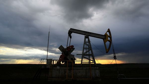 Нефть все еще поддерживает рубль Нефть все еще поддерживает рубль