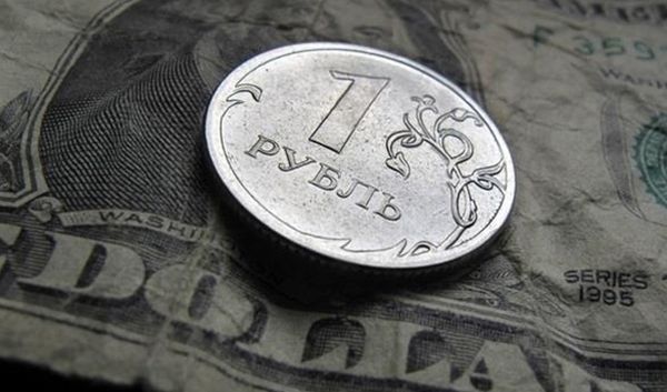 Рубль пошел в наступление, будет ли падение доллара в ближайшие дни