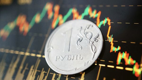 Рубль продолжает отыгрывать падение