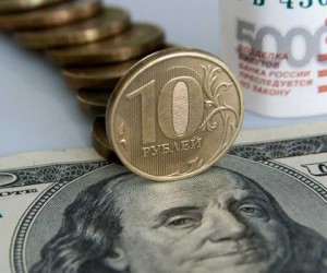 Рубль следит за динамикой доллара Рубль следит за динамикой доллара