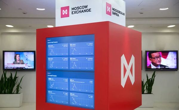 Российский фондовый рынок удерживается в легком плюсе