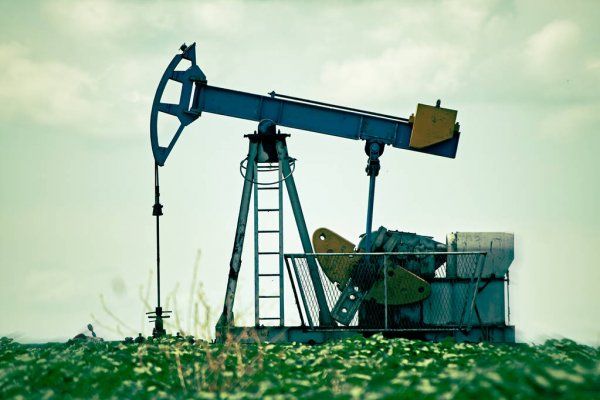 Курс нефти рухнул на 7% по итогам недели теряя длительную поддержку покупателей