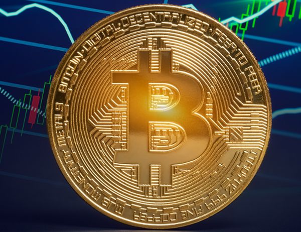 Биткоин отступает, но не сдается