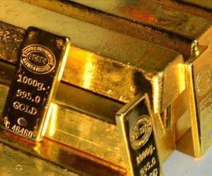 Курс золота на рынке стабилизировался, но падение возобновится