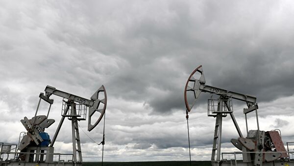 Курс нефти растет на 2.24% после падения в понедельник Курс нефти растет на 2.24% после падения в понедельник