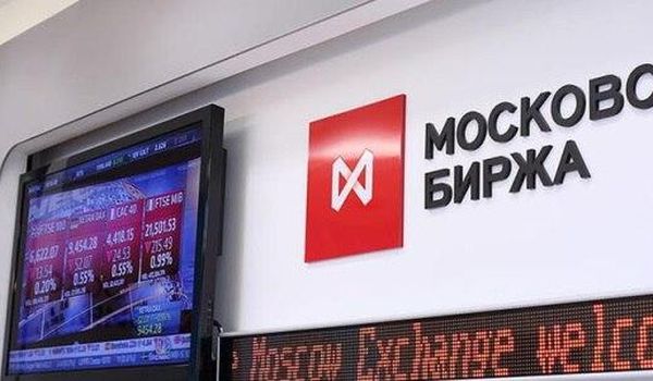 Российский фондовый рынок в понедельник вернулся к росту