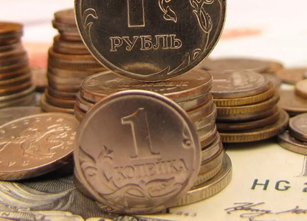 Рубль оказался под давлением с открытия утренней сессии на Мосбирже