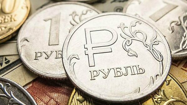 Рубль укрепился на торгах в пятницу, почему доллар сегодня продают Рубль укрепился на торгах в пятницу, почему доллар сегодня продают