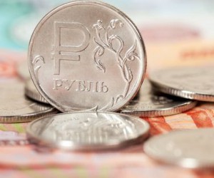 Рубль дешевеет к доллару преодолев отметку 73 Рубль дешевеет к доллару преодолев отметку 73
