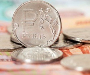 Рубль дешевеет к доллару преодолев отметку 73 Рубль дешевеет к доллару преодолев отметку 73