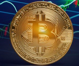 Биткоин торгуется с оглядкой на традиционные рынки Биткоин торгуется с оглядкой на традиционные рынки