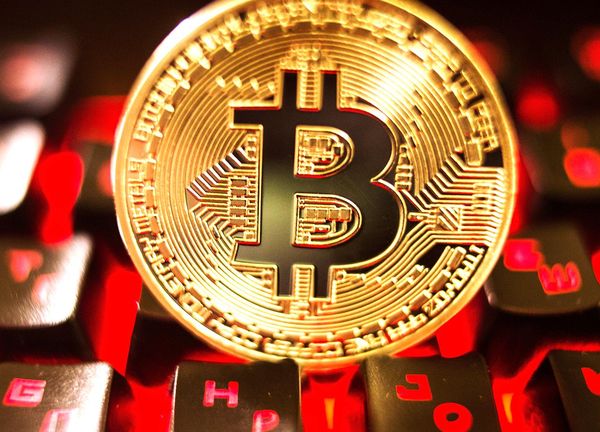 Биткоин агрессивно выкупают инвесторы но для роста этого мало