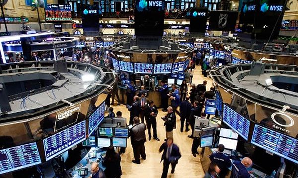 Фондовый рынок США отступил от готовых максимумов Фондовый рынок США отступил от готовых максимумов