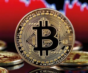 Курс биткоина продолжает отступать от рекордных максимумов Курс биткоина продолжает отступать от рекордных максимумов