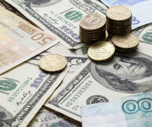 Доллар зафиксировал рекорд опустившись ниже 70 рублей Доллар зафиксировал рекорд опустившись ниже 70 рублей