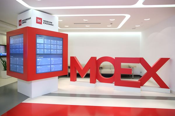 Российский фондовый рынок сдает лидерство на фоне разворота нефти