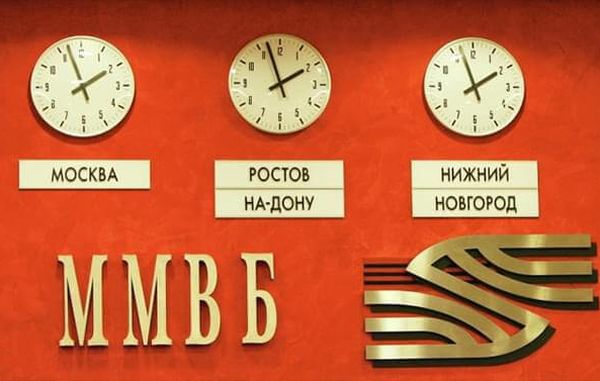 Российский фондовый рынок рухнул под давлением падающей нефти