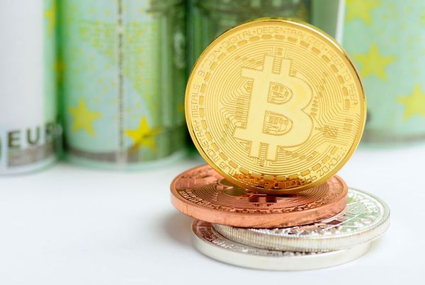 Ethereum вытесняет биткоин по популярности