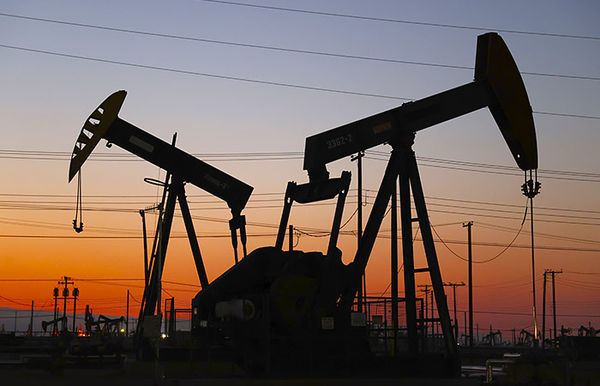 Курс нефти пробил вниз отметку $80 за баррель