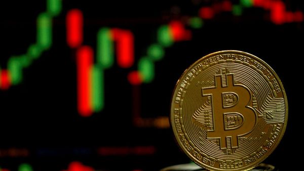 Курс биткоина удерживает ключевую отметку 60 000, но выше идти не готов