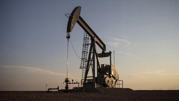 Цена нефти рухнула к минимумам августа до $70