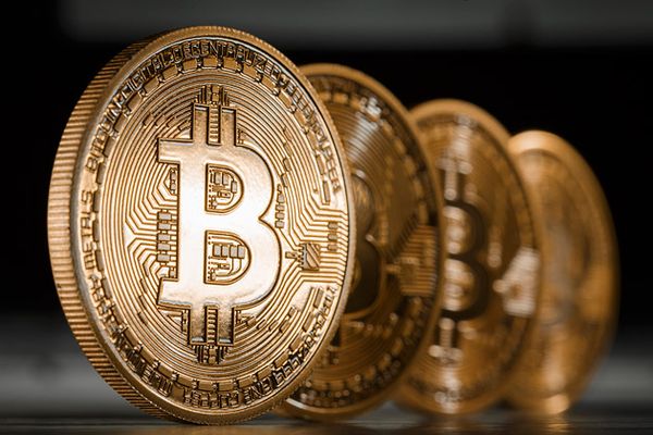Bitcoin восстанавливается после масштабного провала до $42 000