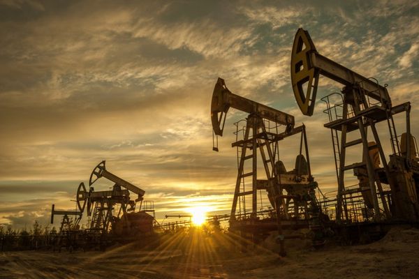 Курс нефти прибавил 5% за сутки несмотря на угрозу  распространения Омикрона