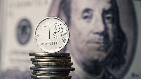 Рубль растет на старте торгов получая поддержку нефти Рубль растет на старте торгов получая поддержку нефти