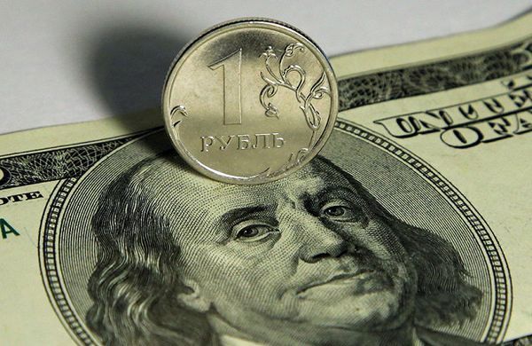 Рубль понемногу растет в условиях нестабильных цен на нефть Рубль понемногу растет в условиях нестабильных цен на нефть
