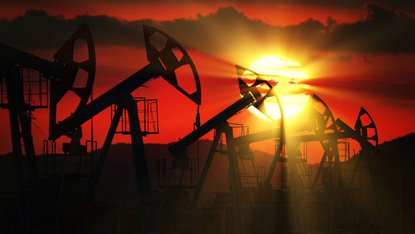 Курс нефти заканчивает неделю под отметкой $75 