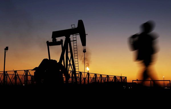 Курс нефти уронили до $71 эксперты ожидают падение еще ниже Курс нефти уронили до $71 эксперты ожидают падение еще ниже