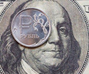 Рубль на минувшей неделе существенно подешевел до отметки 77 за доллар Рубль на минувшей неделе существенно подешевел до отметки 77 за доллар