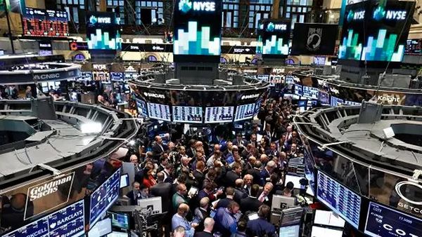 Фондовый рынок США показал уверенный рост после выступления Пауэлла Фондовый рынок США показал уверенный рост после выступления Пауэлла