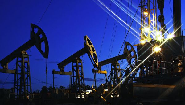 Нефть берет передышку перед новым рывком к годовым максимумам