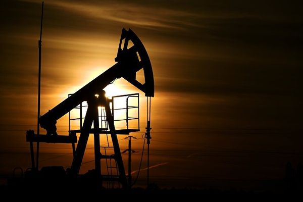 Курс нети рухнул на 4% до $92 после снижения геополитической напряженности Курс нети рухнул на 4% до $92 после снижения геополитической напряженности