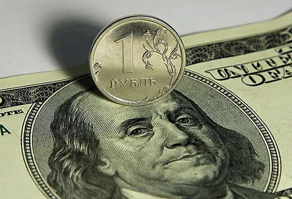 Рубль в попытках вернуть стоимость Рубль в попытках вернуть стоимость