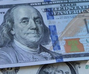 Курс доллара поддерживает ФРС и не дает ослабить давление на рубль Курс доллара поддерживает ФРС и не дает ослабить давление на рубль