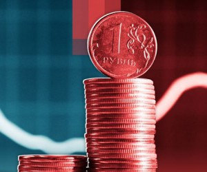 Рубль пытается зацепиться за отметку 83 за доллар