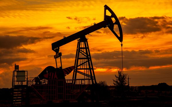 Курс нефти отыгрывает потери минуших дней Курс нефти отыгрывает потери минуших дней