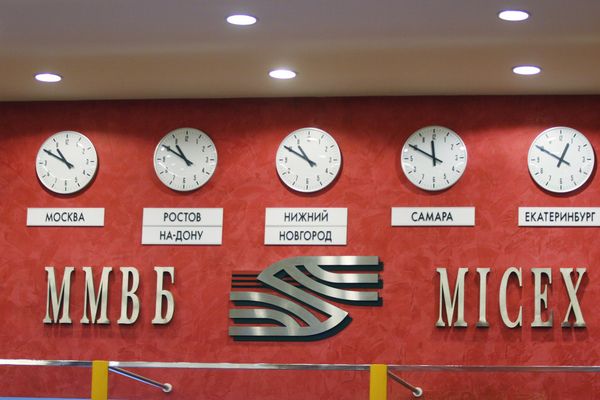 Российский фондовый рынок рухнул ожидая дефолта российской экономики
