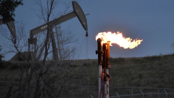 Курс нефти спускается к отметке $100