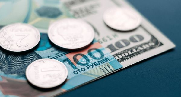 Рубль пользуется падением доллара Рубль пользуется падением доллара